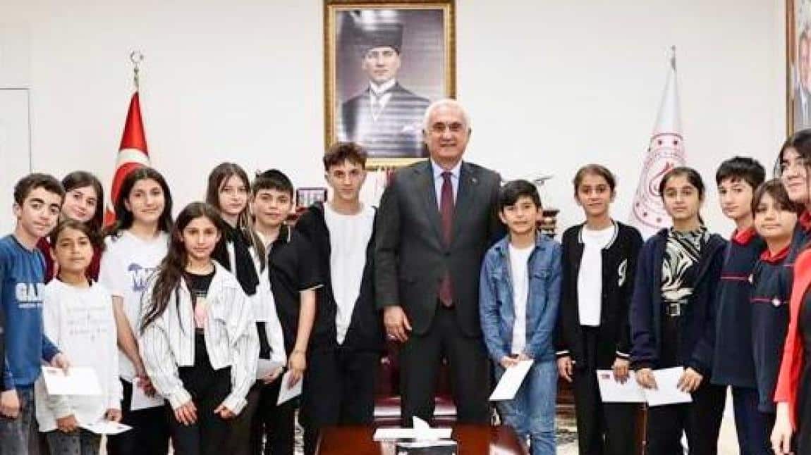 Öğrencilerimizden Sayın Valimiz Avni ÇAKIR'a Ziyaret